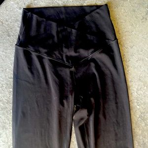 Aerie Offline cross waist flare leggings like new size M